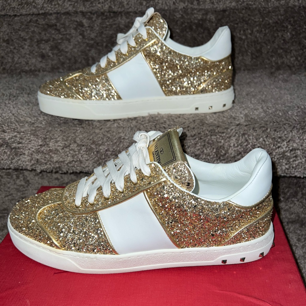 Women’s 100% Authentic Valentino Sneakers Size 40 !!